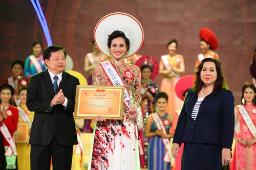 Hình ảnh đêm chung kết Hoa hậu Dân tộc 2013  - ảnh 9